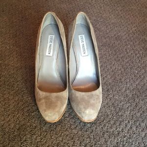 Steve Madden grey suede pumps